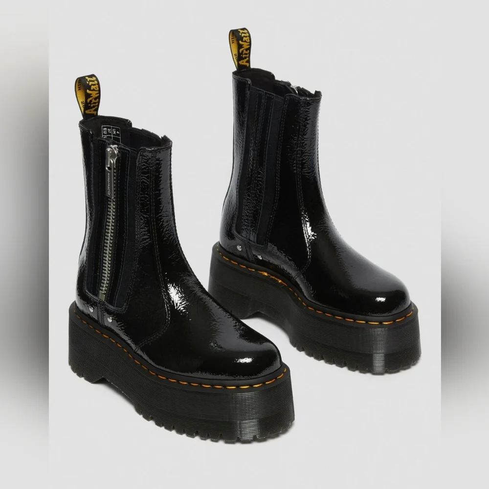 NWOB Dr. Martens 2976 Max Distressed Leather Platform Chelsea Boot - Black